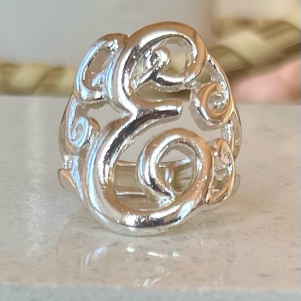 Elegant Stretch Monogram Ring - E